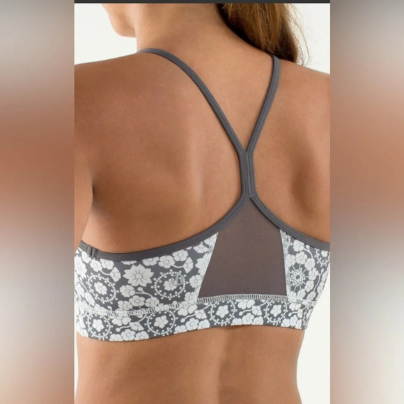 lululemon athletica Other - Lululemon Flow Y Bra IV
Twiggy Printed Nimbus / Soot Light size 2